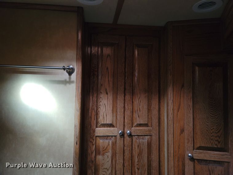 image for item DL6831 2010 Platinum  livestock trailer