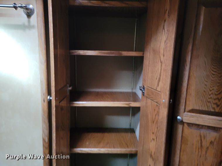 image for item DL6831 2010 Platinum  livestock trailer