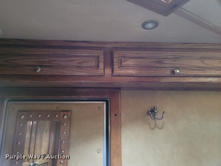 image for item DL6831 2010 Platinum  livestock trailer