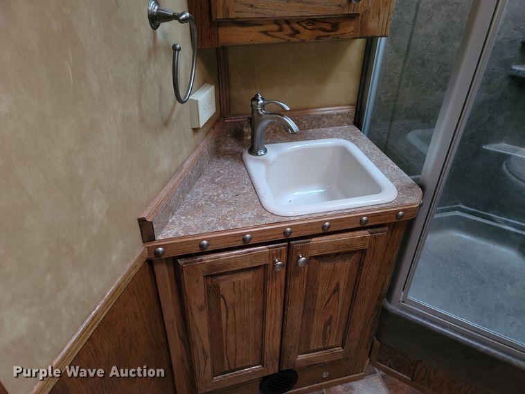 image for item DL6831 2010 Platinum  livestock trailer