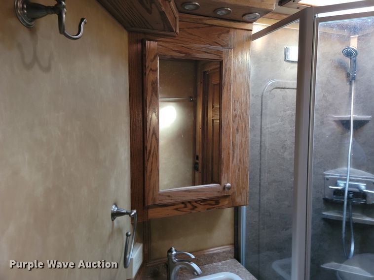 image for item DL6831 2010 Platinum  livestock trailer