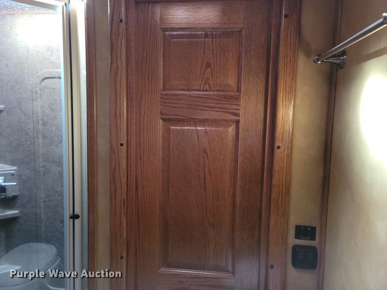 image for item DL6831 2010 Platinum  livestock trailer