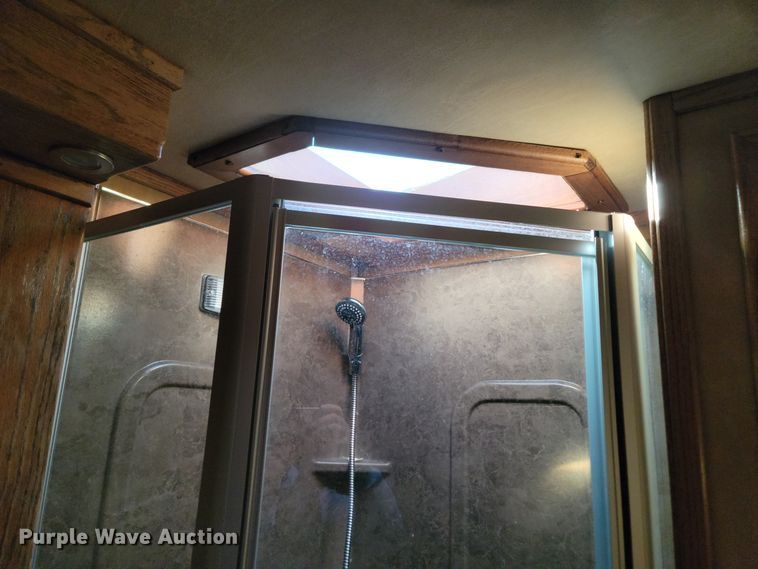 image for item DL6831 2010 Platinum  livestock trailer