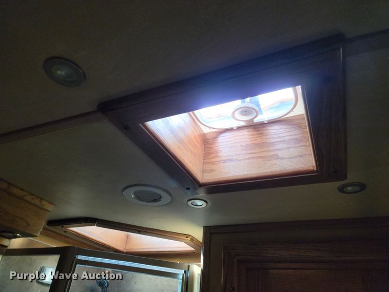 image for item DL6831 2010 Platinum  livestock trailer