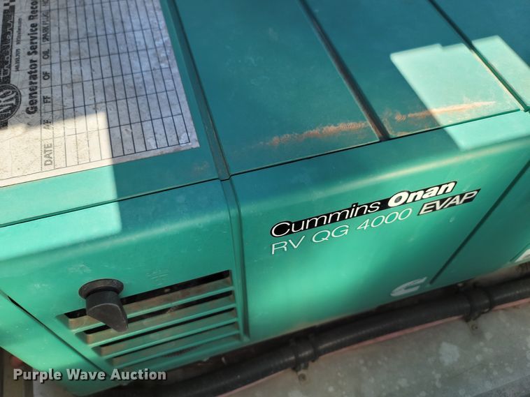 image for item DL6831 2010 Platinum  livestock trailer