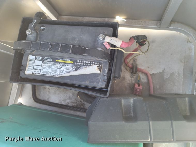 image for item DL6831 2010 Platinum  livestock trailer