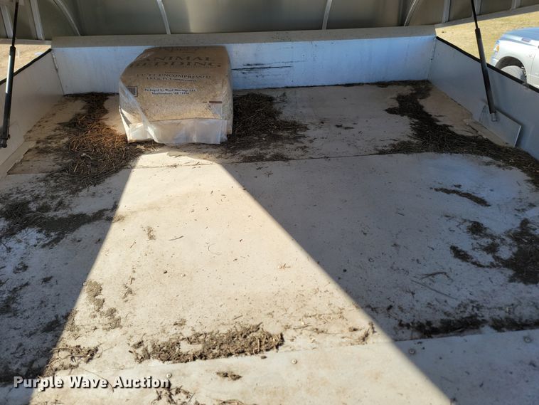 image for item DL6831 2010 Platinum  livestock trailer