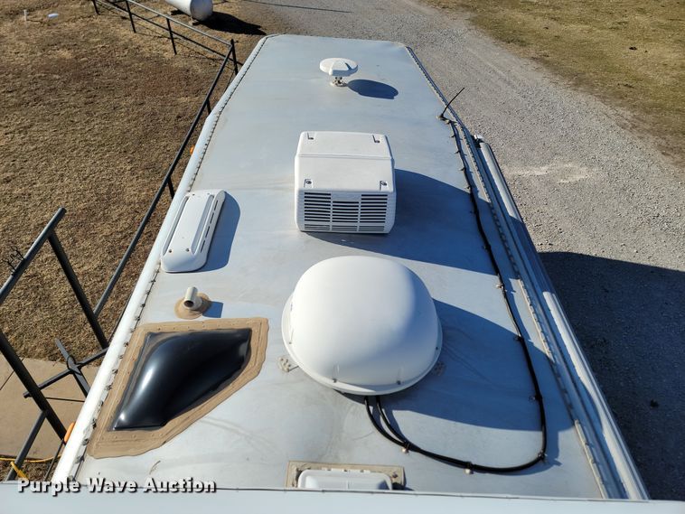 image for item DL6831 2010 Platinum  livestock trailer