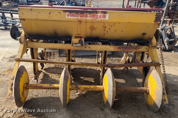 image for item DL6874 Midland PD F4  no-till drill