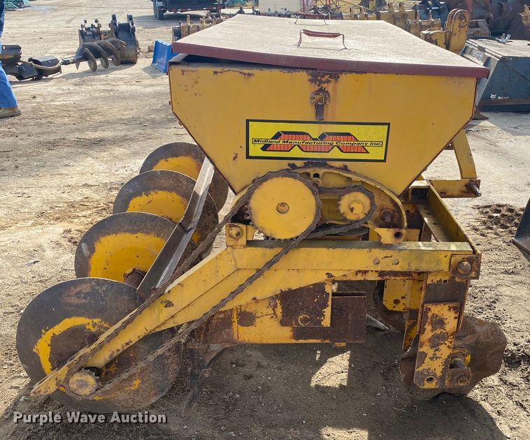 image for item DL6874 Midland PD F4  no-till drill