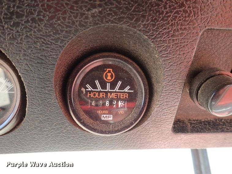 image for item DN2461 Massey Ferguson 860  combine