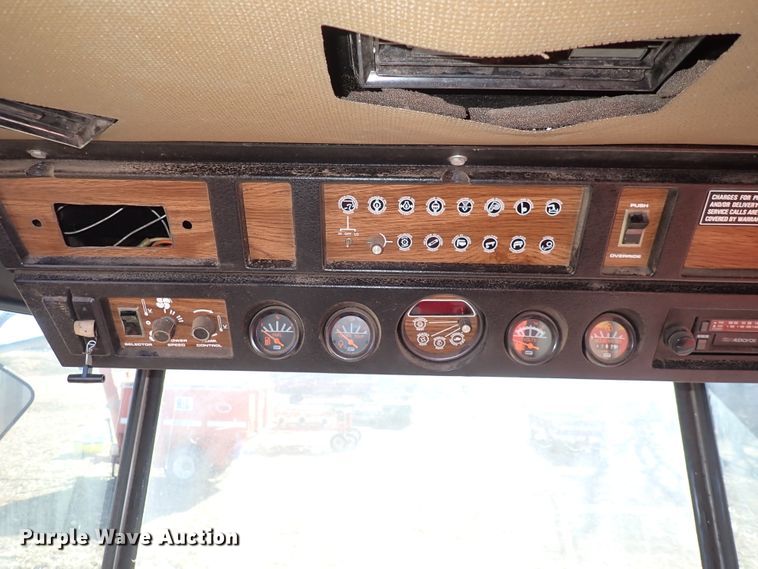 image for item DN2461 Massey Ferguson 860  combine