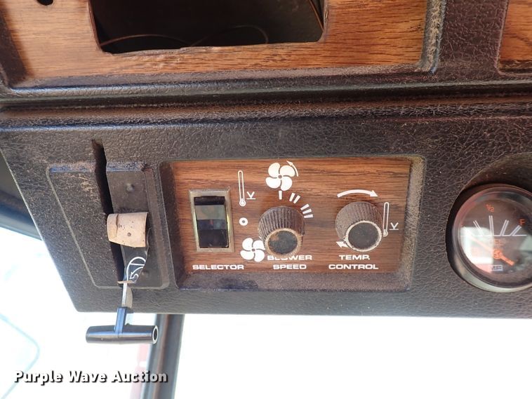 image for item DN2461 Massey Ferguson 860  combine