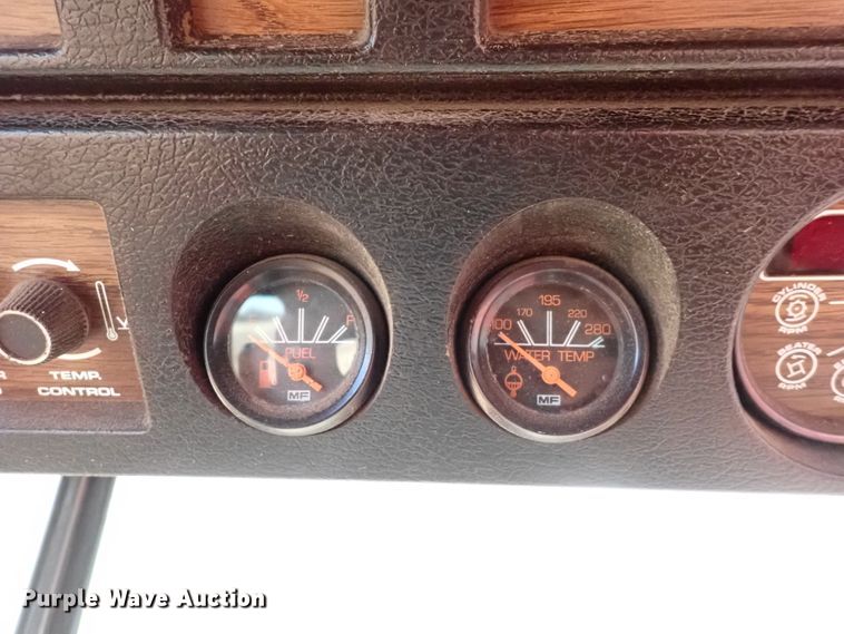 image for item DN2461 Massey Ferguson 860  combine