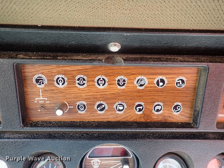 image for item DN2461 Massey Ferguson 860  combine