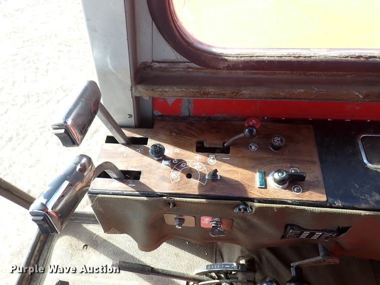 image for item DN2461 Massey Ferguson 860  combine