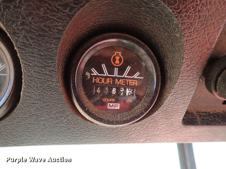 image for item DN2461 Massey Ferguson 860  combine