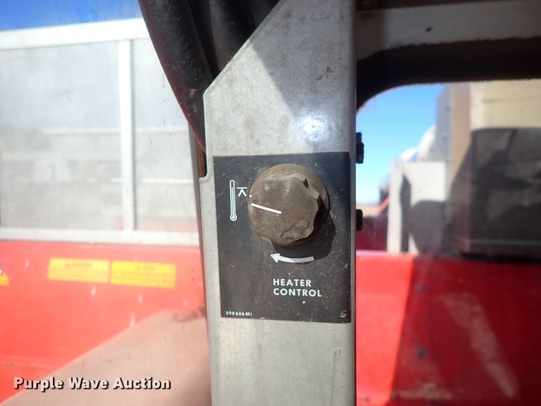 image for item DN2461 Massey Ferguson 860  combine