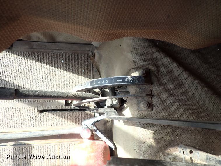 image for item DN2461 Massey Ferguson 860  combine