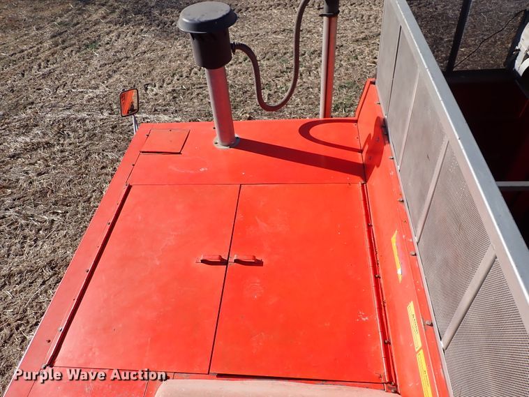 image for item DN2461 Massey Ferguson 860  combine