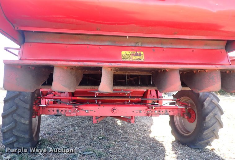 image for item DN2461 Massey Ferguson 860  combine