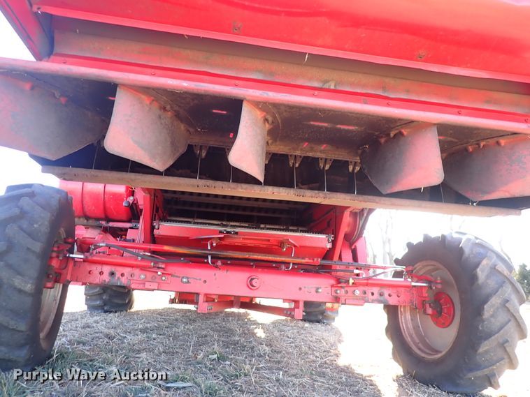 image for item DN2461 Massey Ferguson 860  combine
