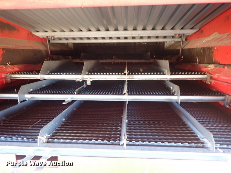 image for item DN2461 Massey Ferguson 860  combine