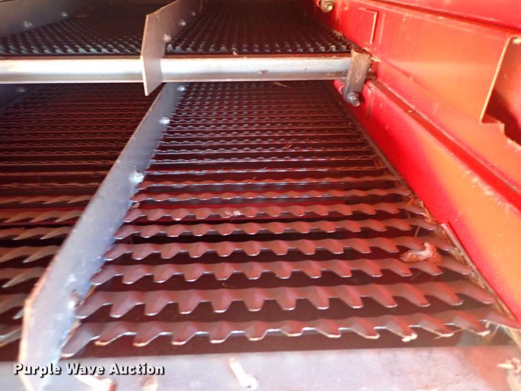 image for item DN2461 Massey Ferguson 860  combine