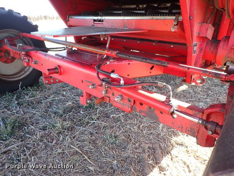 image for item DN2461 Massey Ferguson 860  combine