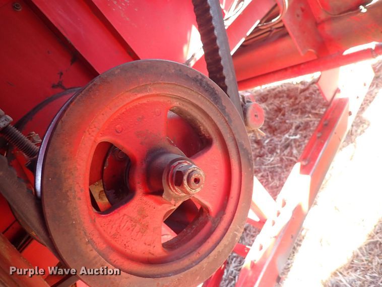 image for item DN2461 Massey Ferguson 860  combine
