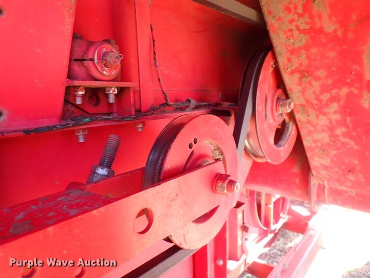 image for item DN2461 Massey Ferguson 860  combine