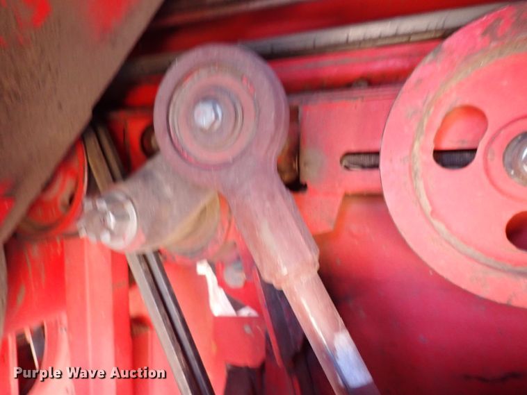 image for item DN2461 Massey Ferguson 860  combine