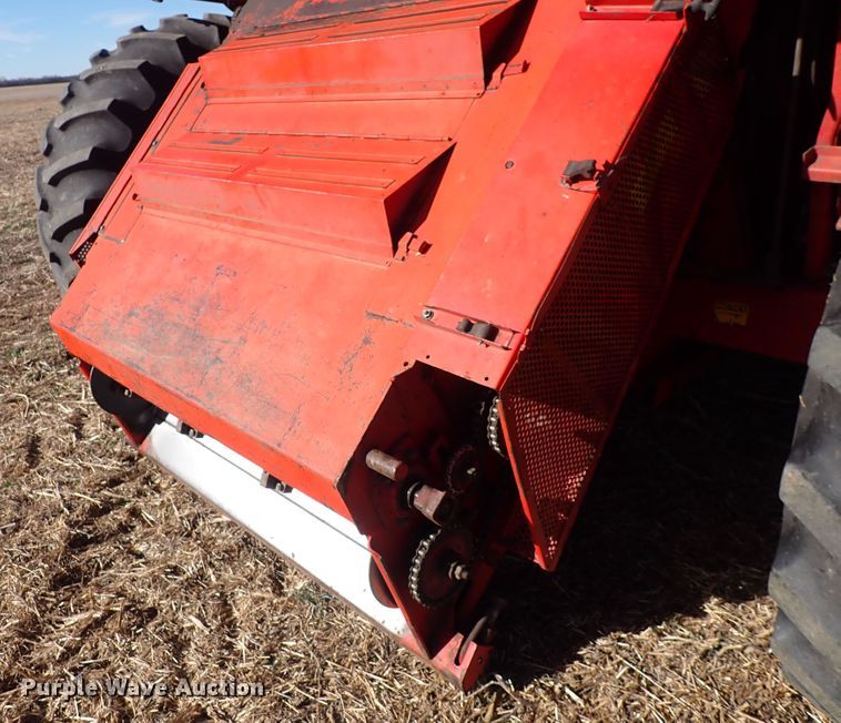 image for item DN2461 Massey Ferguson 860  combine