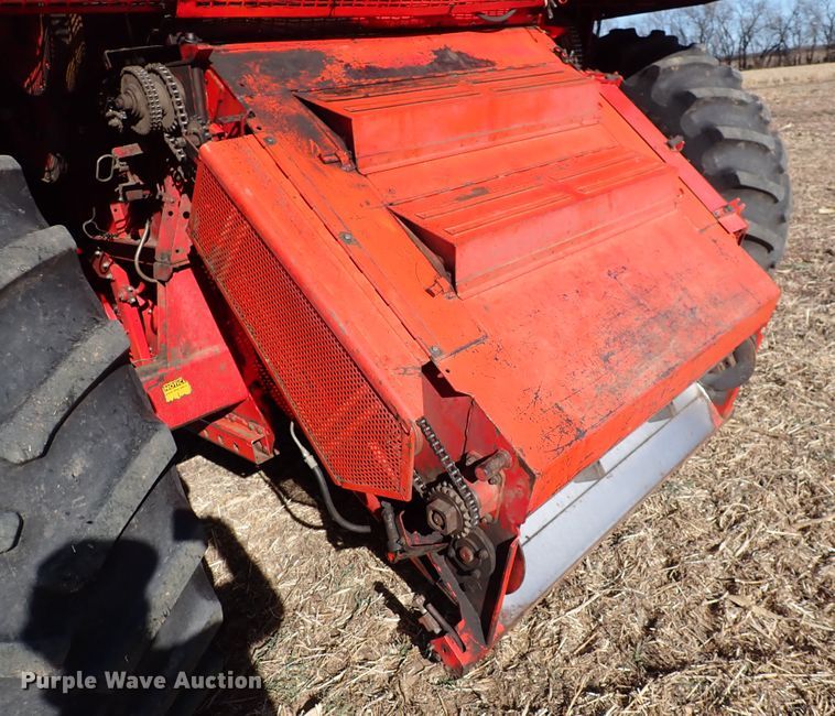 image for item DN2461 Massey Ferguson 860  combine