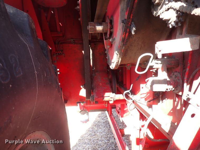 image for item DN2461 Massey Ferguson 860  combine
