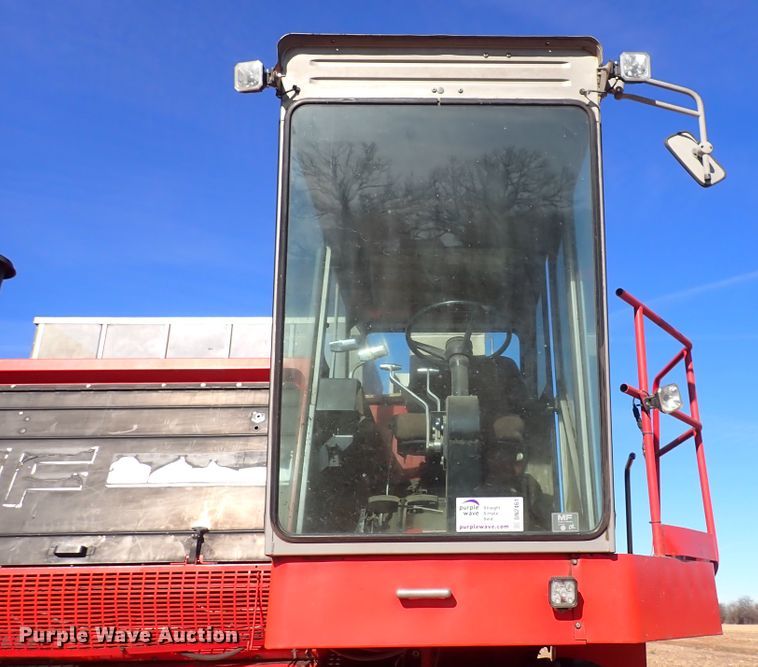 image for item DN2461 Massey Ferguson 860  combine