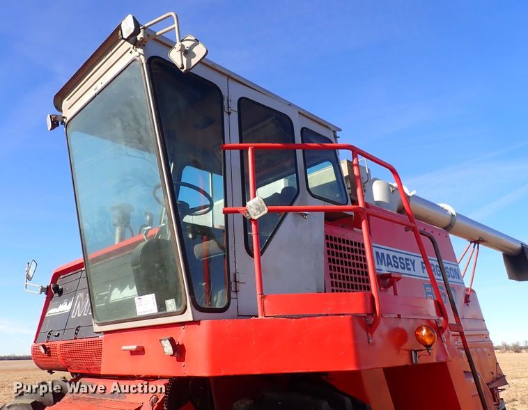 image for item DN2461 Massey Ferguson 860  combine