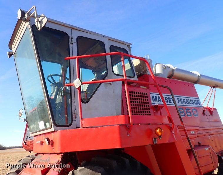 image for item DN2461 Massey Ferguson 860  combine