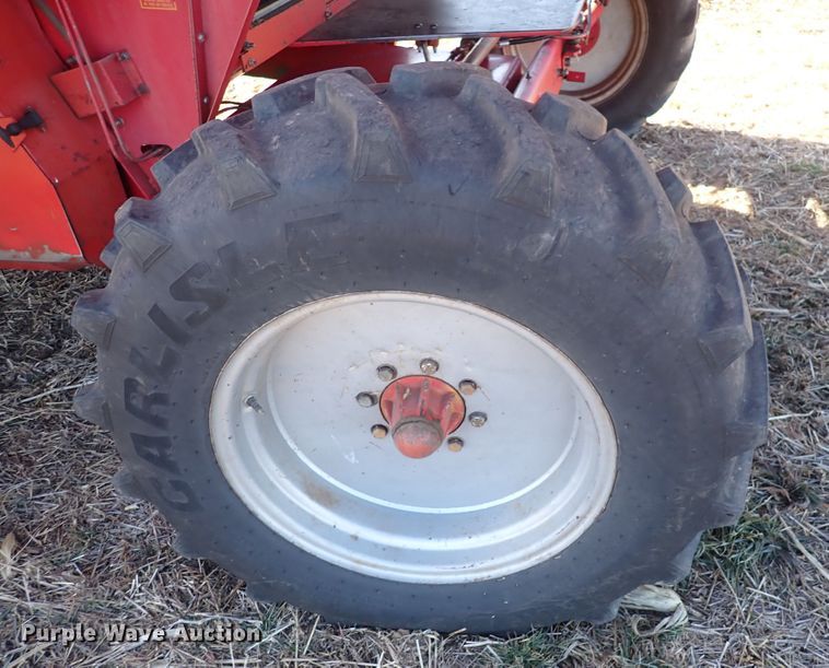 image for item DN2461 Massey Ferguson 860  combine