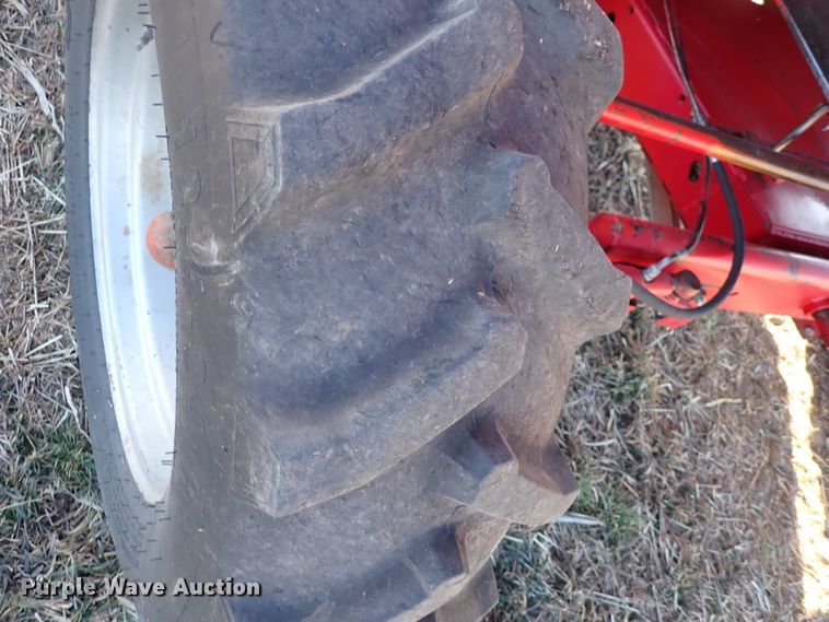 image for item DN2461 Massey Ferguson 860  combine