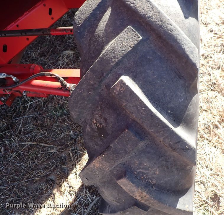 image for item DN2461 Massey Ferguson 860  combine