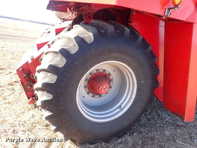 image for item DN2461 Massey Ferguson 860  combine