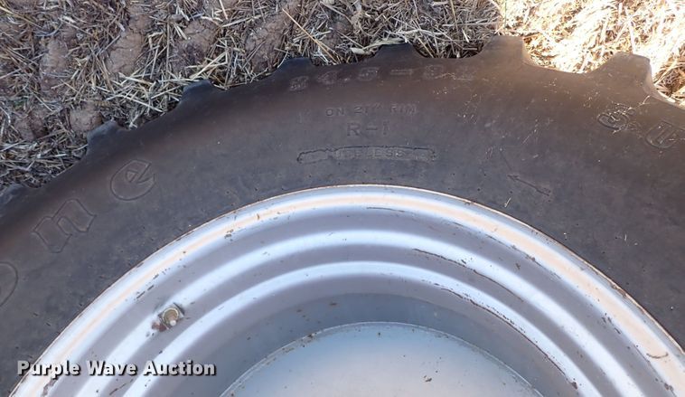 image for item DN2461 Massey Ferguson 860  combine