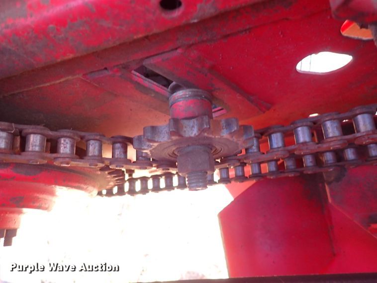 image for item DN2461 Massey Ferguson 860  combine