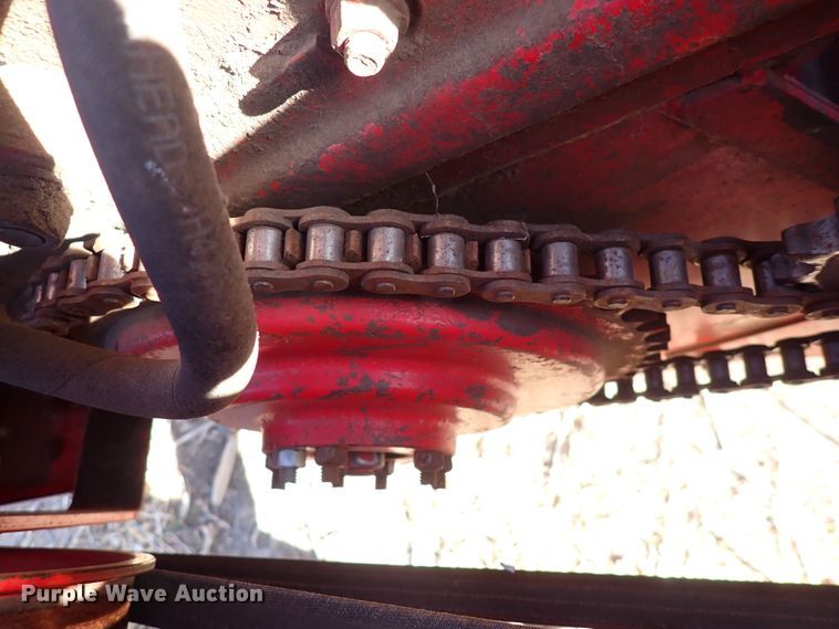 image for item DN2461 Massey Ferguson 860  combine