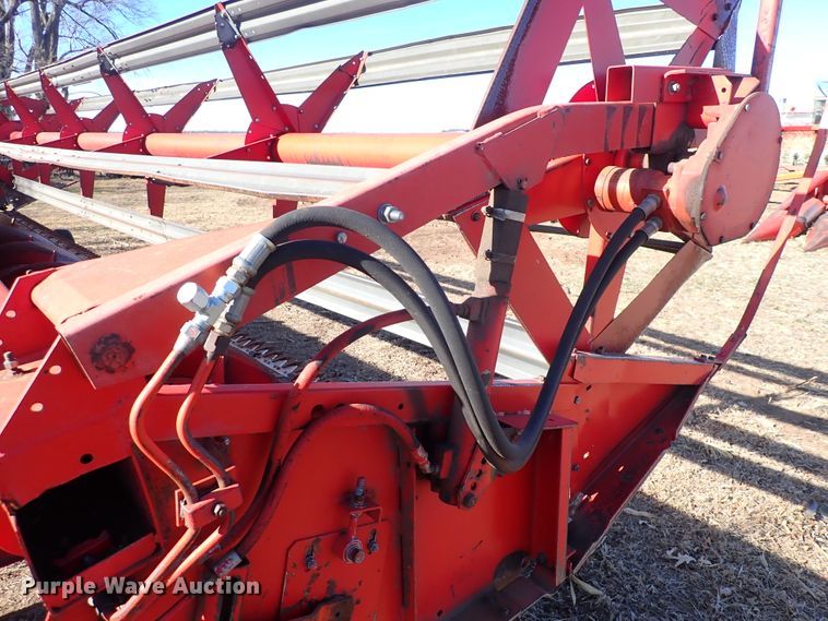 image for item DN2461 Massey Ferguson 860  combine