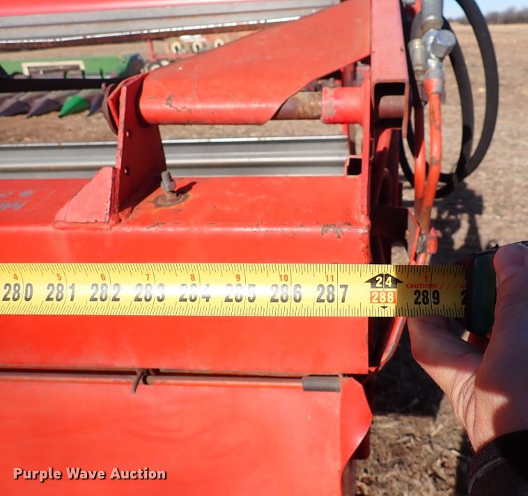 image for item DN2461 Massey Ferguson 860  combine