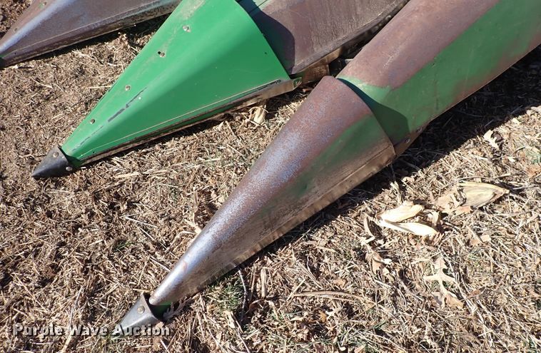 image for item DN2462 John Deere 653A  all-crop head