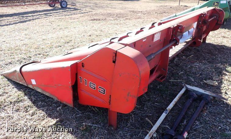image for item DN2463 Massey Ferguson 1163  corn head