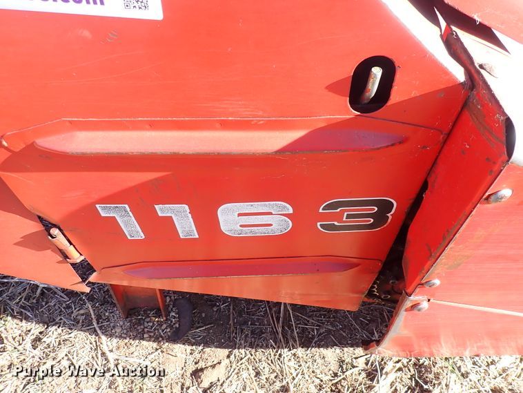 image for item DN2463 Massey Ferguson 1163  corn head